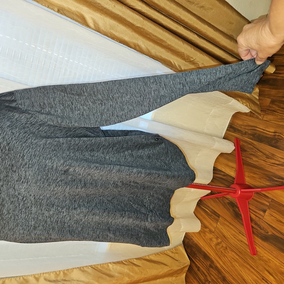 Marika 1X Soft Gray Hooded Long Sleeve Top - Picture 4 of 9